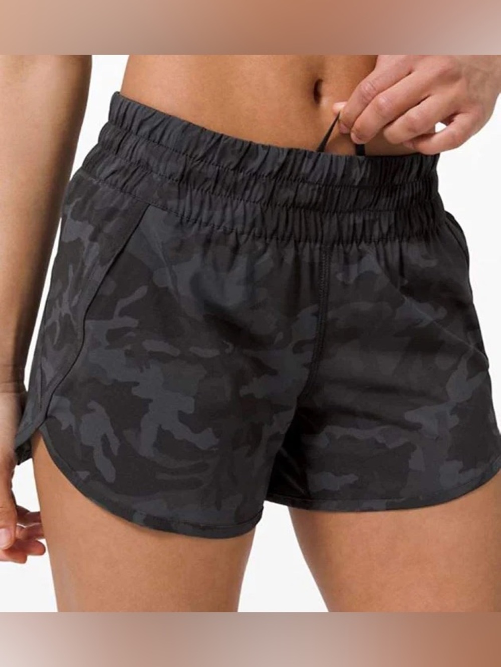 Lululemon Tracker Shorts Incognito Multi Grey/ Black Camo Size 10